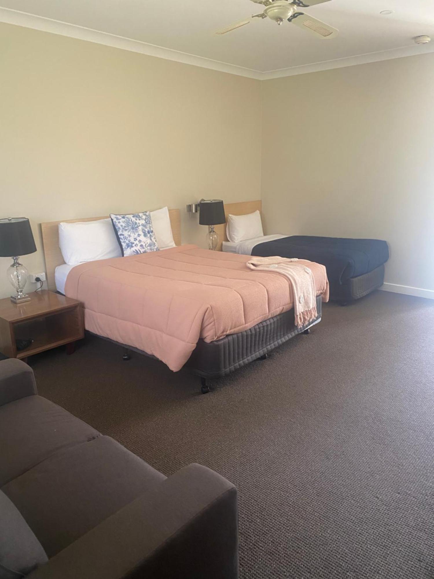 Tumbarumba Motel & Elms Restaurant Екстериор снимка