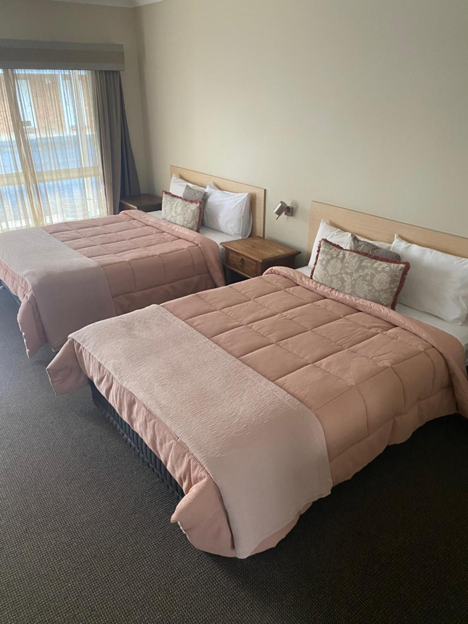 Tumbarumba Motel & Elms Restaurant Екстериор снимка