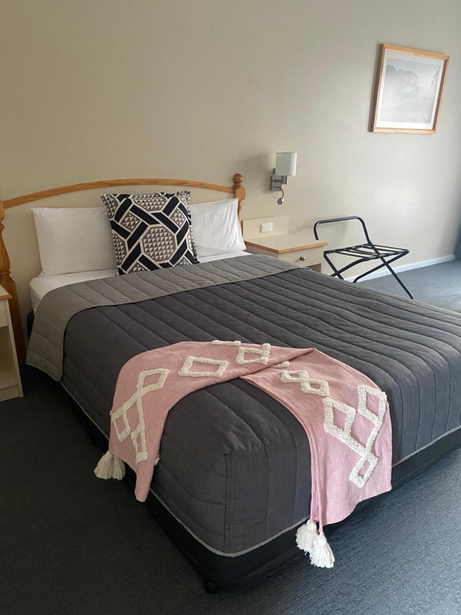 Tumbarumba Motel & Elms Restaurant Екстериор снимка